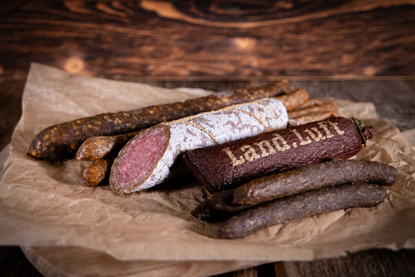 Kleines Salami Rohwurst Feinschmecker Paket mit Rotweinsalami, Pfefferbeißer, Haussalami, Land.Luft Salami und Rinderzipfel  in bester Bioqualität direkt vom Erzeuger