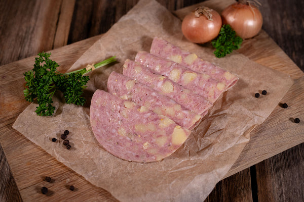 Bio Tiroler Käsewurst mit Bergkäse aufgeschnitten