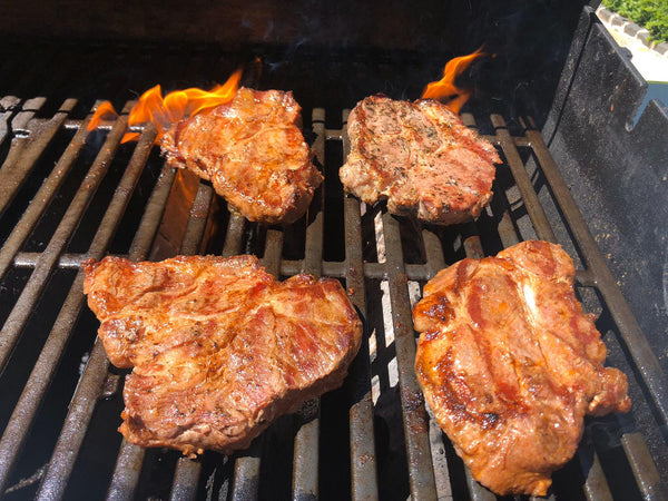 Land.Luft Grillfleisch am Grill