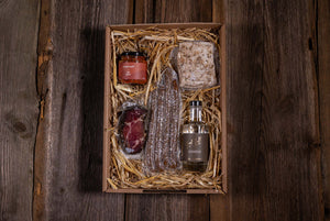 Genießer Geschenkkorb - Pfefferbeißer, Lardo, Coppa und Feine Leberwurst im Glas, Aprikosenbrand verpackt im Geschenkkarton