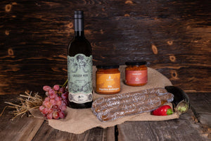 Geschenkbox Feinkost - mit Weißwein, Gemüseaufstrichen und Handwurst