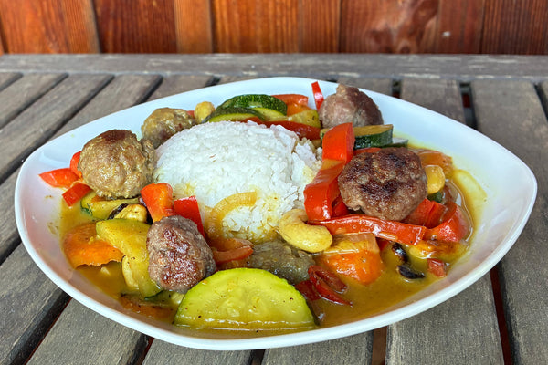 Curry mit schnellen Fleischbällchen