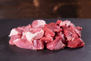 Rind- und Schweinefleischstücke zum Hackfleisch selber machen