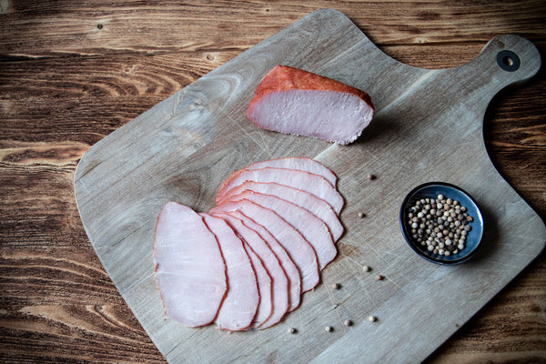 Gegartes und mild geräuchertes Kaiserfleisch - kalorienarmer Schinken aus der Lende, dem Rücken